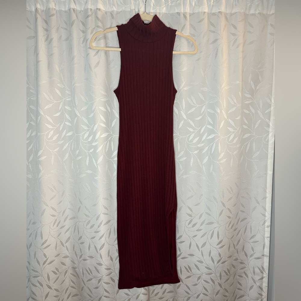 A+ Ellen, Maroon knitted dress, body con, slit